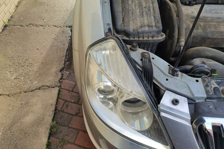 Used Buick Excelle 2011 1.6 LX-MT Right Front Headlight