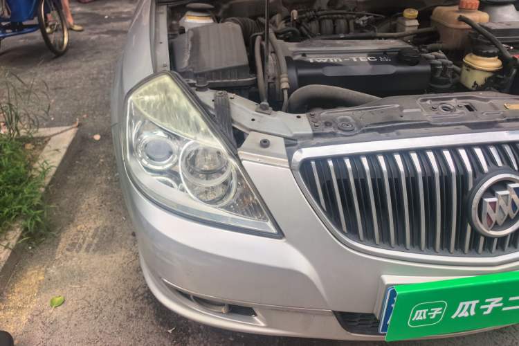 Used Buick Excelle 2011 1.6 LX-MT Right Front Headlight