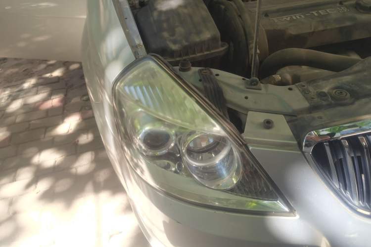 Used Buick Excelle 2011 1.6LX-AT Right Front Headlight