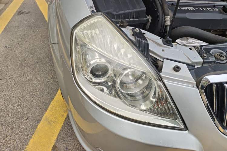 Used Buick Excelle 2011 1.6 LE-AT Right Front Headlight