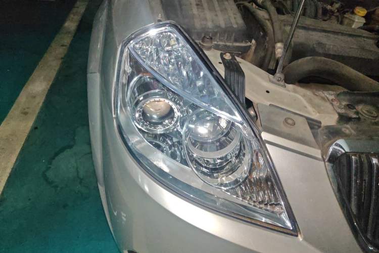 Used Buick Excelle 2011 1.6 LX-MT Right Front Headlight