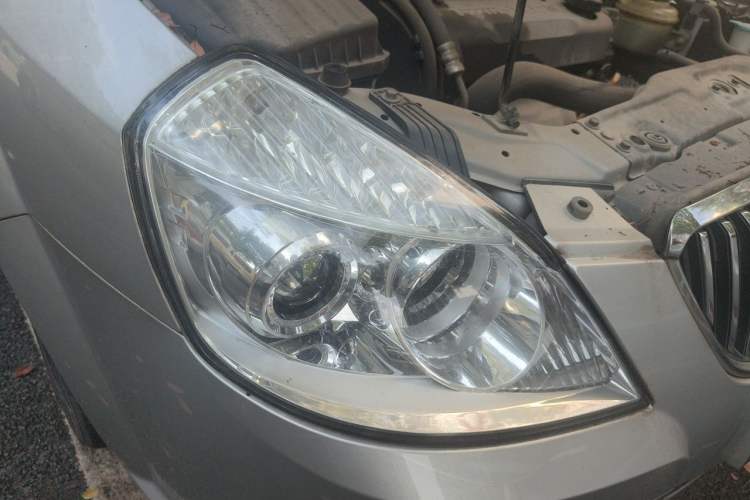Used Buick Excelle 2011 1.6 LE-MT Right Front Headlight