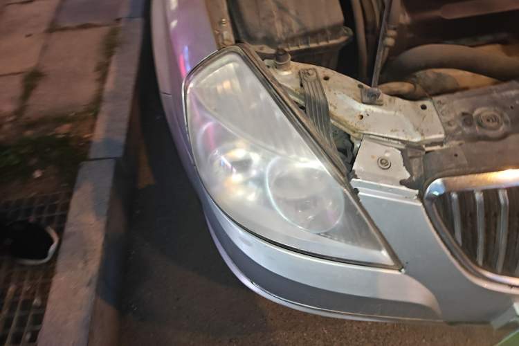 Used Buick Excelle 2011 1.6 LX-MT Right Front Headlight