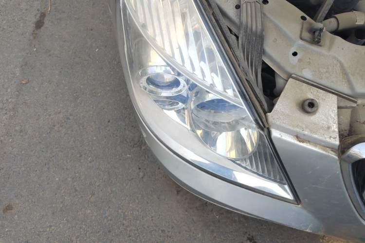 Used Buick Excelle 2011 1.6LX-AT Right Front Headlight