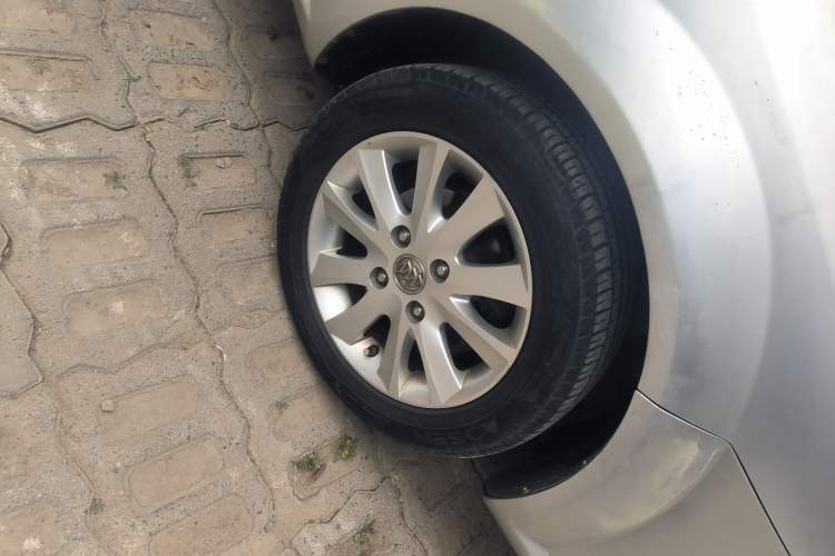 Used Buick Excelle 2011 1.6 LE-AT Right Front Wheel Hub