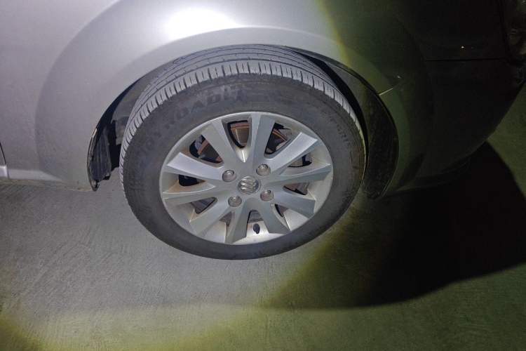 Used Buick Excelle 2011 1.6 LE-AT Right Front Wheel Hub