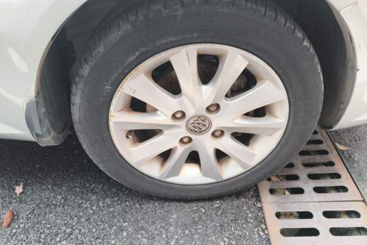 Used Buick Excelle 2011 1.6 LE-AT Right Front Wheel Hub