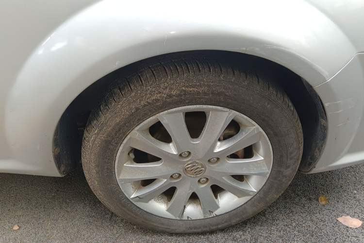 Used Buick Excelle 2011 1.6 LE-AT Right Front Wheel Hub
