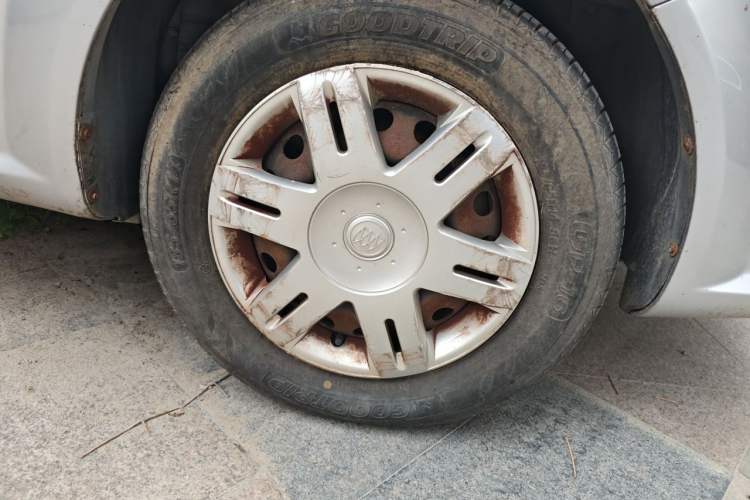 Used Buick Excelle 2011 1.6LX-AT Right Front Wheel Hub