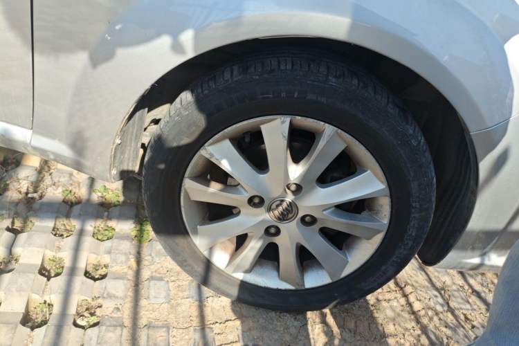 Used Buick Excelle 2011 1.6 LE-AT Right Front Wheel Hub