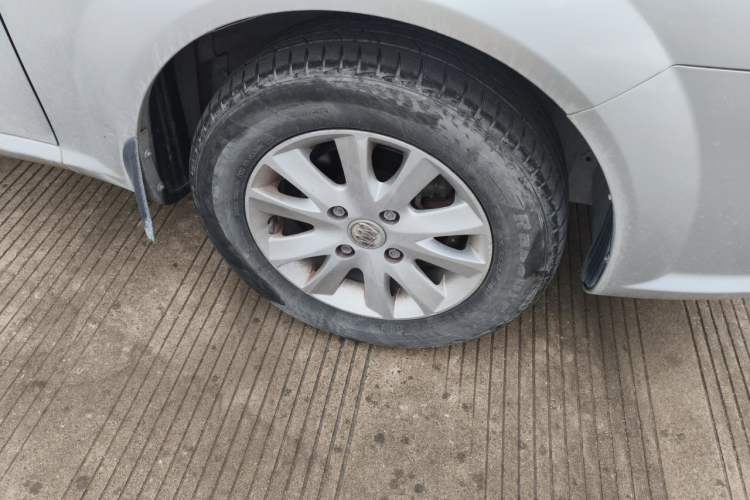 Used Buick Excelle 2011 1.6LX-AT Right Front Wheel Hub