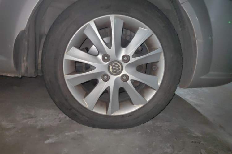 Used Buick Excelle 2011 1.6 LE-MT Right Front Wheel Hub