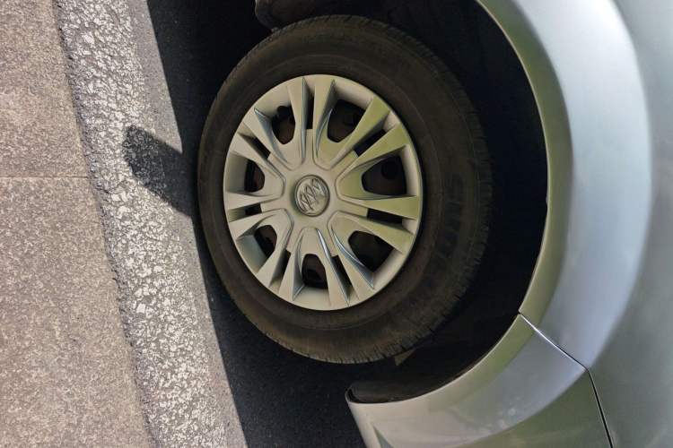 Used Buick Excelle 2011 1.6LX-AT Right Front Wheel Hub