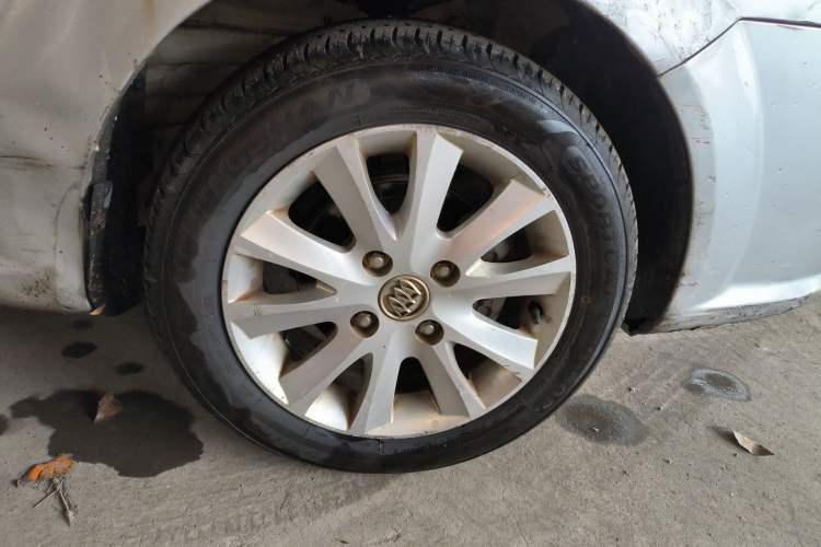 Used Buick Excelle 2011 1.6 LE-AT Right Front Wheel Hub