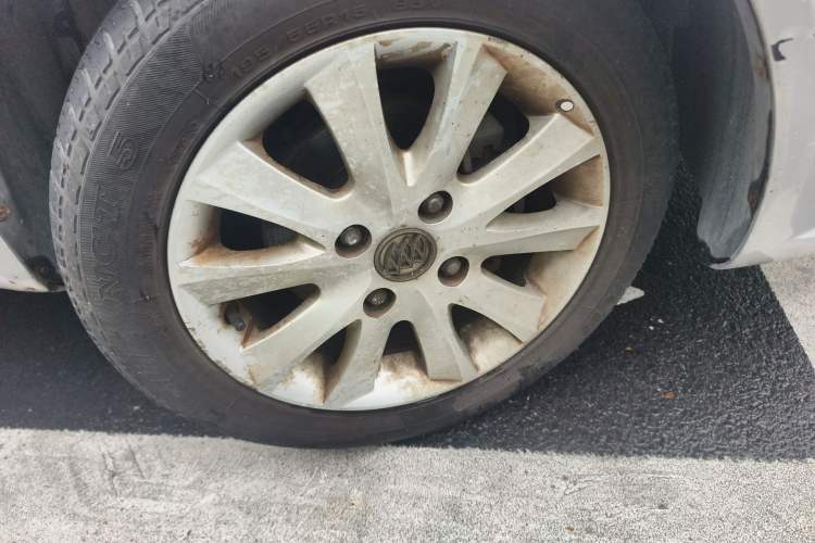 Used Buick Excelle 2011 1.6 LE-AT Right Front Wheel Hub