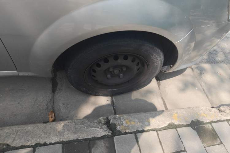 Used Buick Excelle 2011 1.6LX-AT Right Front Wheel Hub