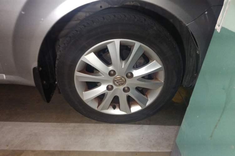 Used Buick Excelle 2011 1.6 LE-AT Right Front Wheel Hub