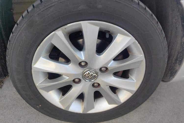 Used Buick Excelle 2011 1.6 LX-MT Right Front Wheel Hub