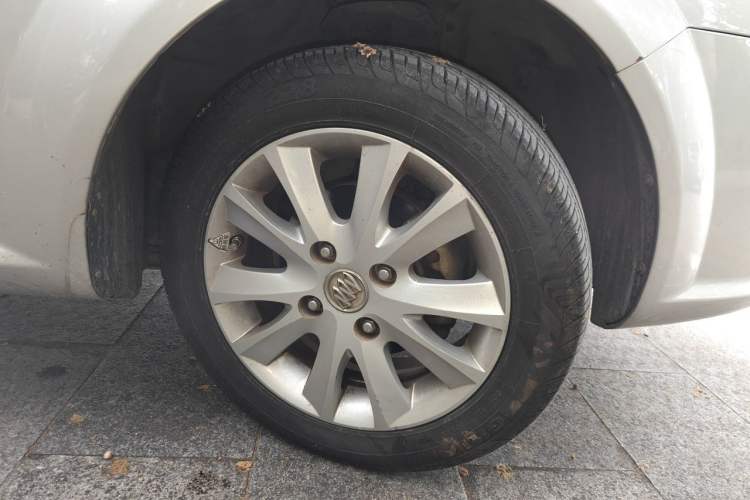 Used Buick Excelle 2011 1.6 LE-AT Right Front Wheel Hub
