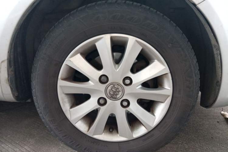 Used Buick Excelle 2011 1.6LX-AT Right Front Wheel Hub