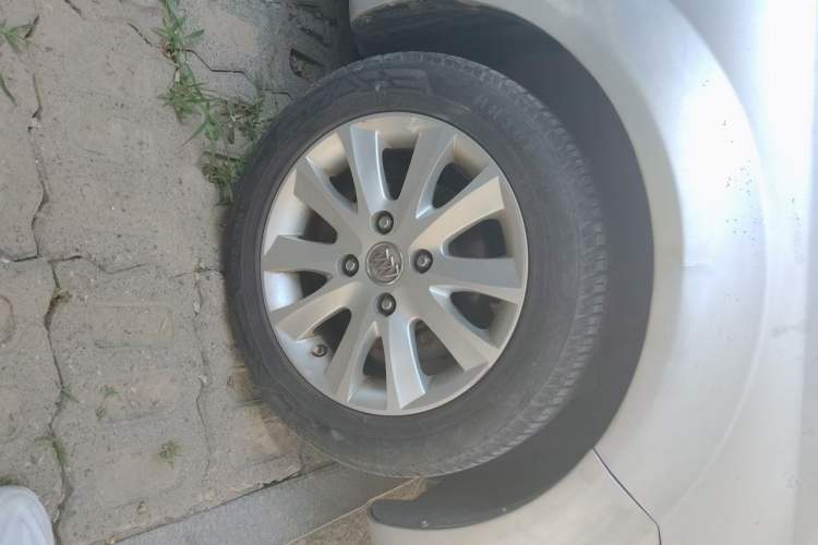Used Buick Excelle 2011 1.6 LE-AT Right Front Wheel Hub
