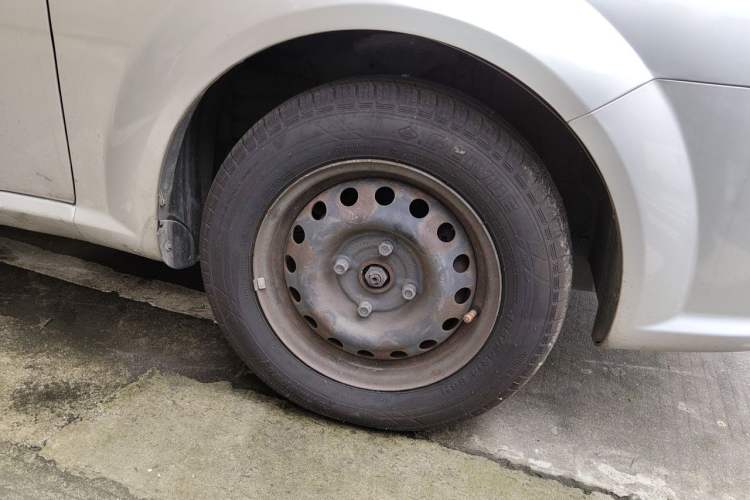Used Buick Excelle 2011 1.6LX-AT Right Front Wheel Hub