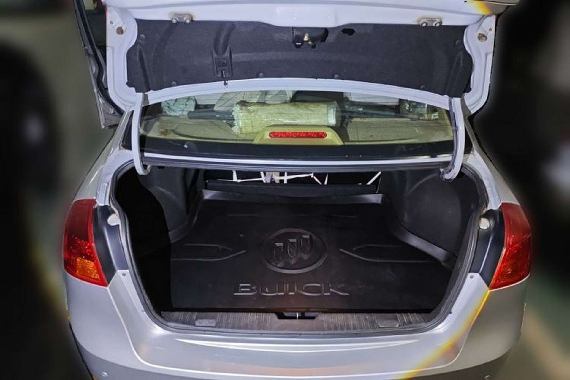 Used Buick Excelle 2011 1.6 LX-MT Trunk