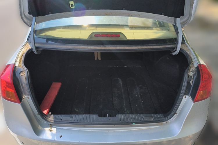 Used Buick Excelle 2011 1.6 LX-MT Trunk