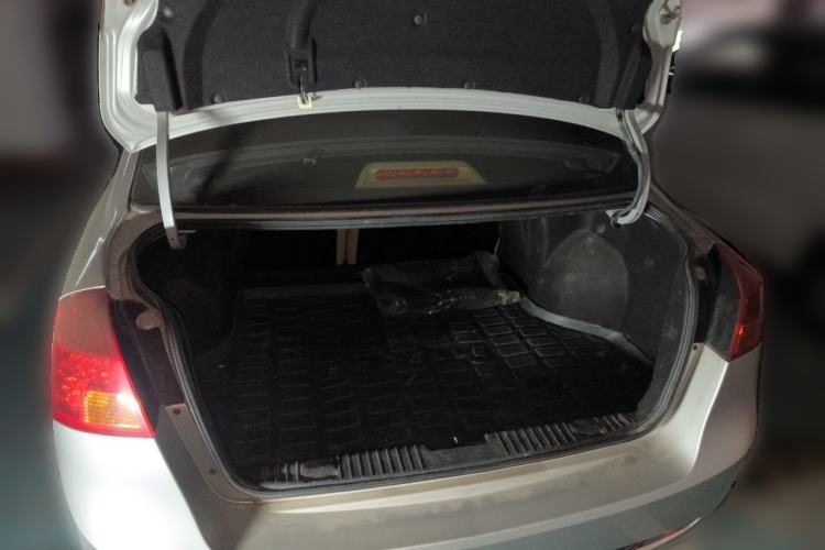 Used Buick Excelle 2011 1.6 LX-MT Trunk