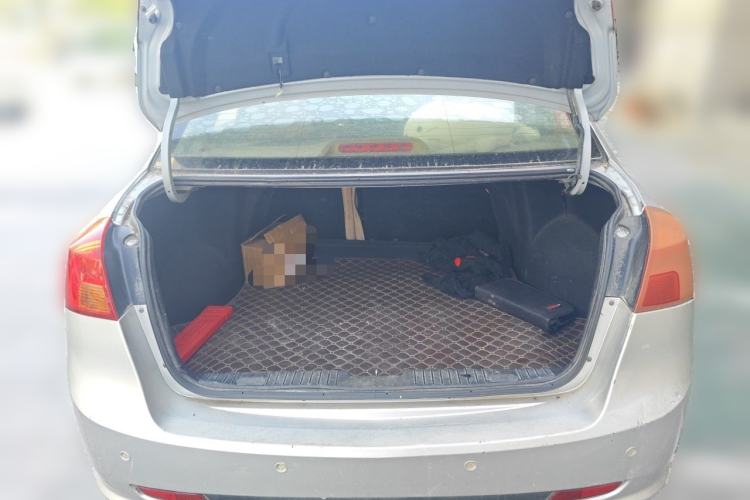 Used Buick Excelle 2011 1.6 LE-AT Trunk