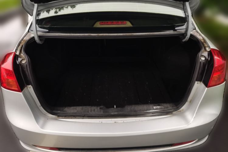 Used Buick Excelle 2011 1.6LX-AT Trunk