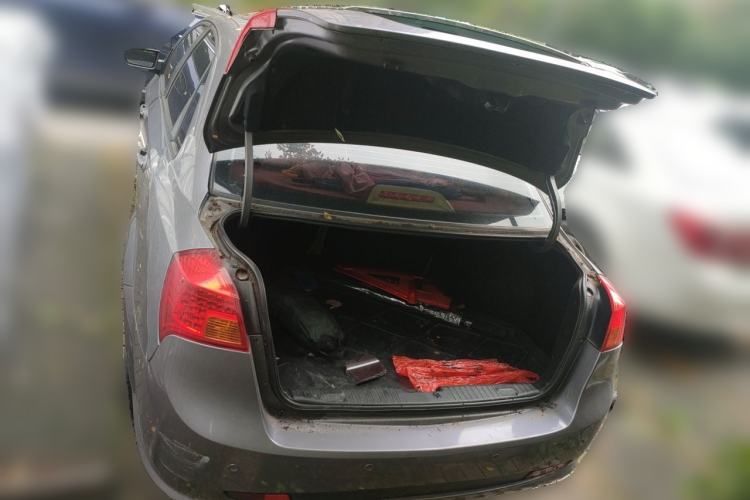 Used Buick Excelle 2011 1.6 LE-AT Trunk