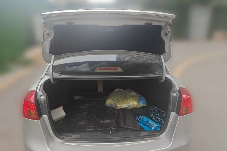 Used Buick Excelle 2011 1.6 LE-MT Trunk