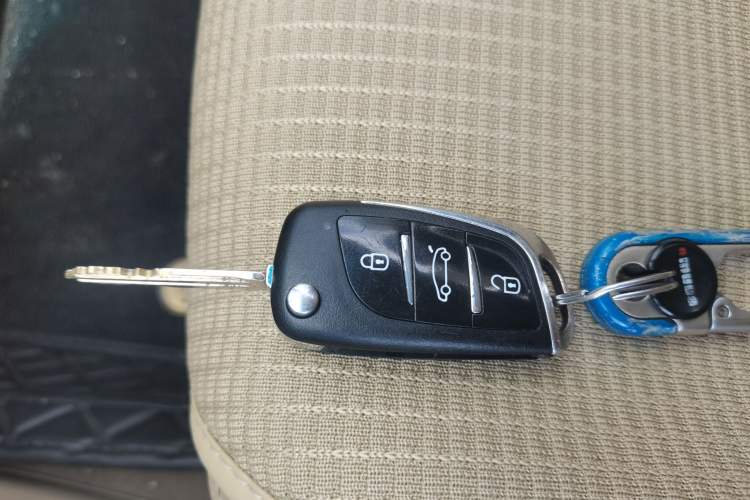 Used Buick Excelle 2011 1.6 LX-MT Vehicle Key