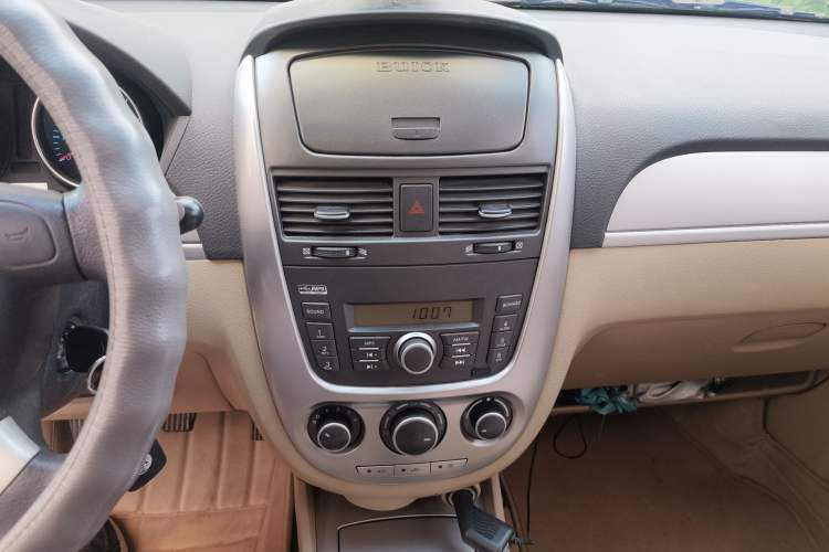 Used Buick Excelle 2011 1.6 LX-MT Audio And AC Panel