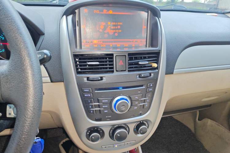 Used Buick Excelle 2011 1.6LX-AT Audio And AC Panel