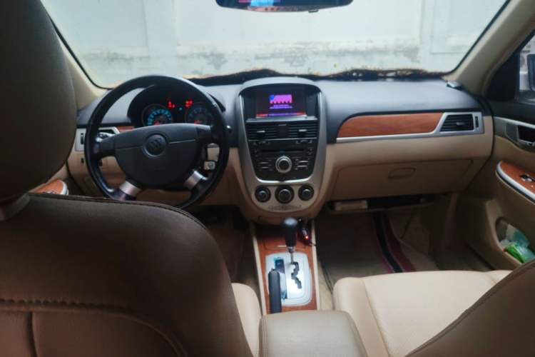 Used Buick Excelle 2011 1.6 LE-AT Center Console