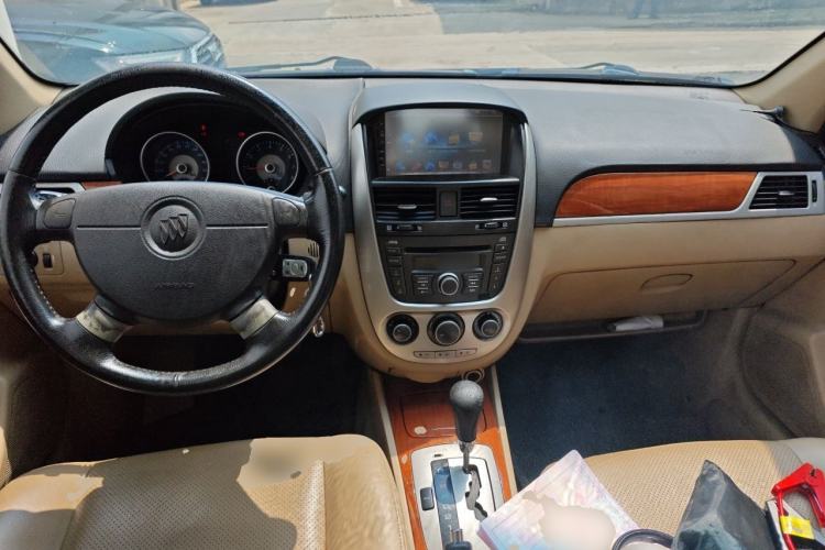 Used Buick Excelle 2011 1.6 LE-AT Center Console