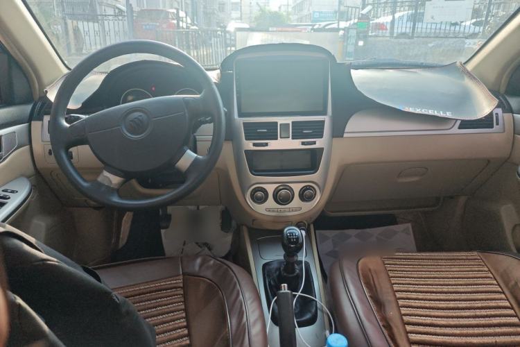 Used Buick Excelle 2011 1.6 LX-MT Center Console