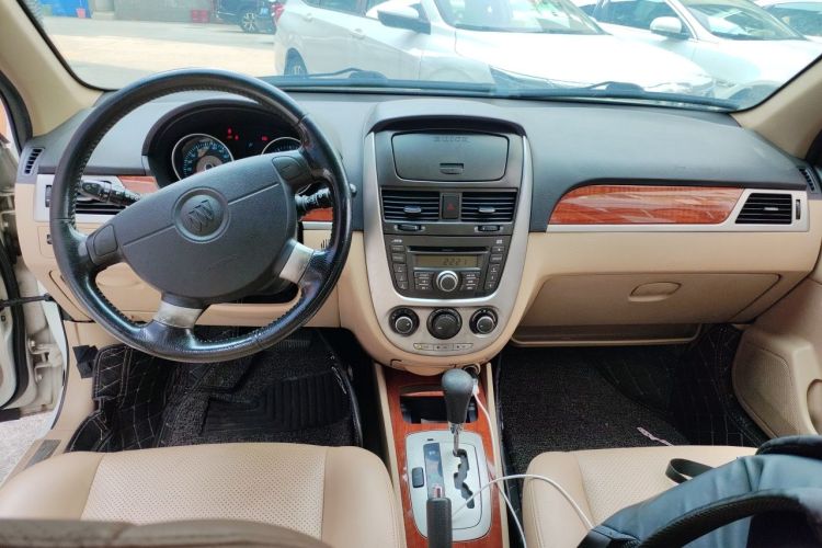 Used Buick Excelle 2011 1.6 LE-AT Center Console