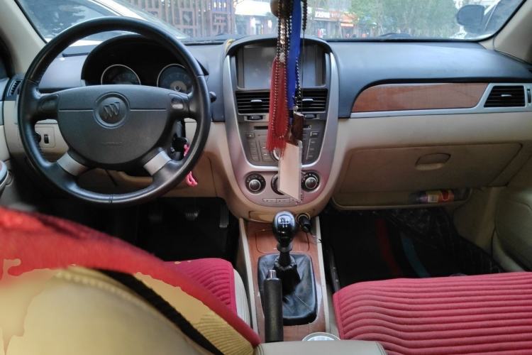 Used Buick Excelle 2011 1.6 LX-MT Center Console