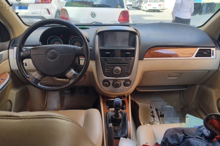Used Buick Excelle 2011 1.6 LE-MT Center Console