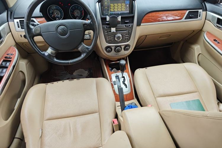 Used Buick Excelle 2011 1.6 LE-AT Center Console