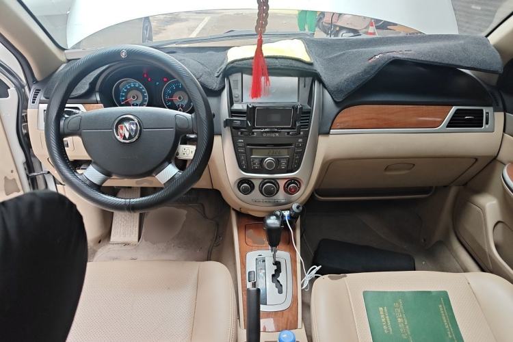 Used Buick Excelle 2011 1.6 LE-AT Center Console