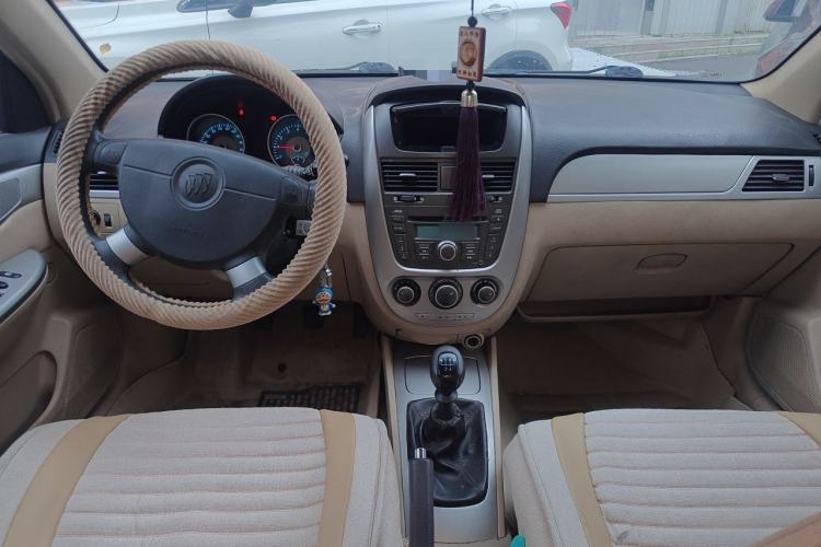 Used Buick Excelle 2011 1.6 LX-MT Center Console