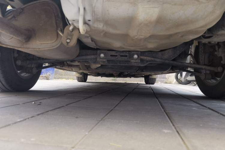 Used Buick Excelle 2011 1.6 LX-MT Chassis Rear