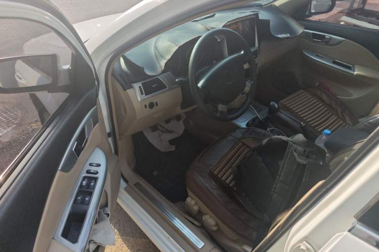 Used Buick Excelle 2011 1.6 LX-MT Driver Seat