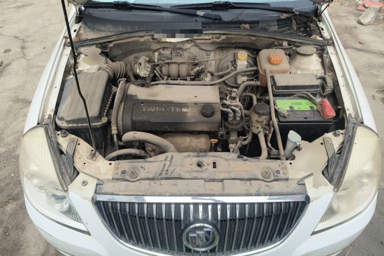 Used Buick Excelle 2011 1.6 LX-MT Engine Bay