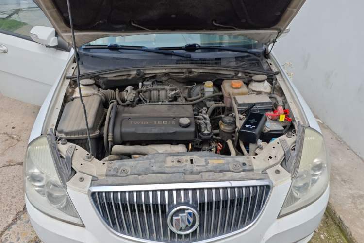 Used Buick Excelle 2011 1.6 LE-AT Engine Bay