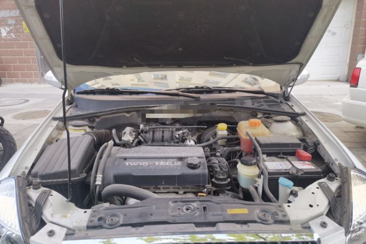 Used Buick Excelle 2011 1.6 LX-MT Engine Bay